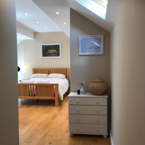 2 Bed Rural cottage between the mountains and Sea in West Wales